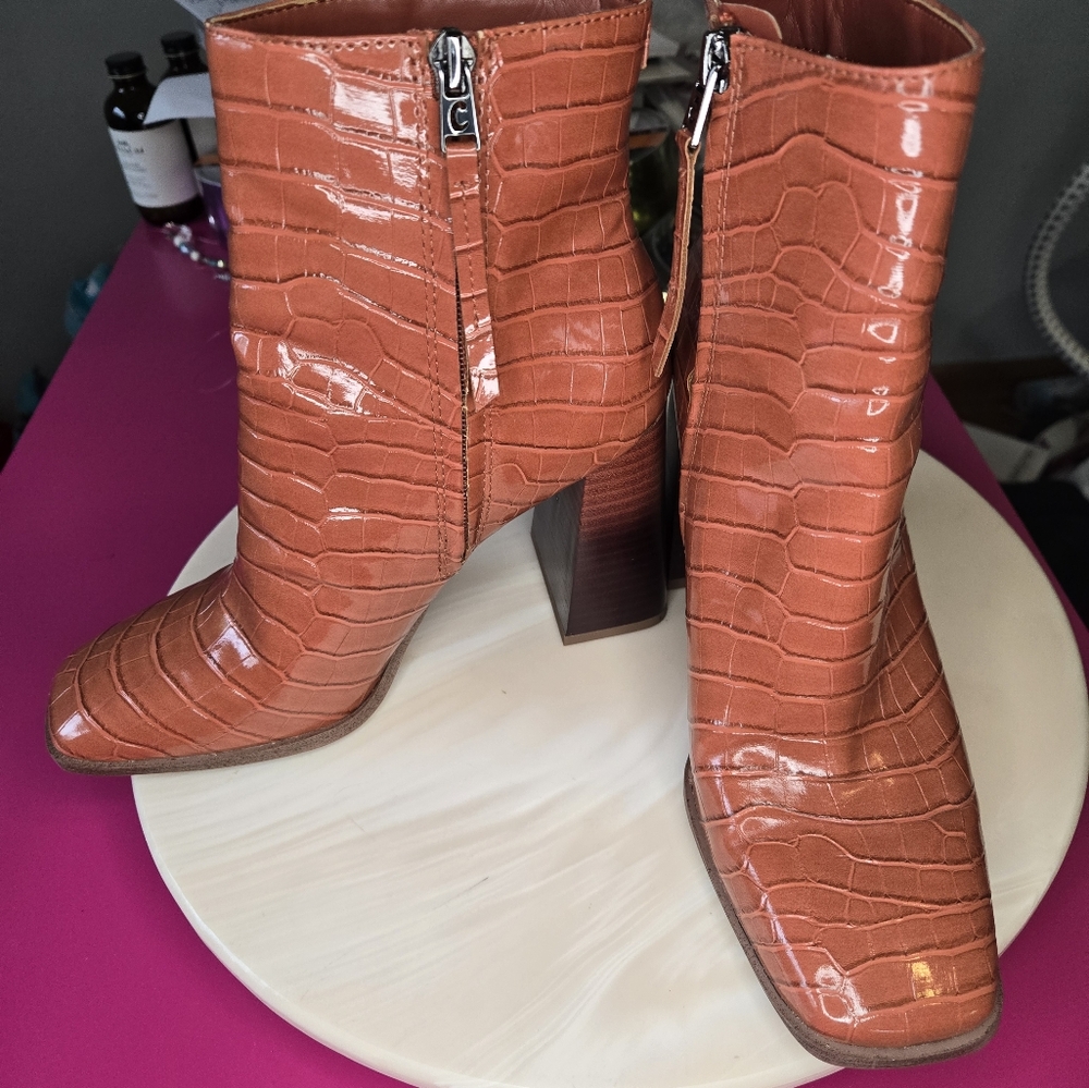 Circus , Croc-Embossed Tan Ankle Boots Size 7. - Picture 2 of 7